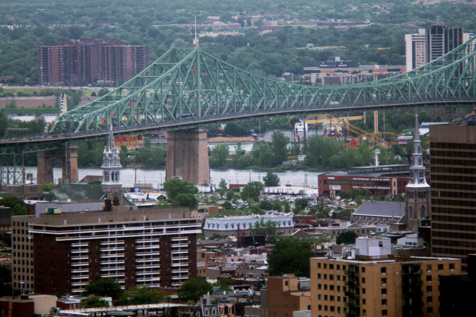 By Chicoutimi — Own work, CC BY-SA 3.0 The Jacques Cartier Bridge in Longueuil connects with nearby Montreal