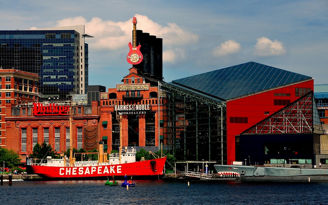 The Power Plant and the National Aquarium – top landmarks of Baltimore